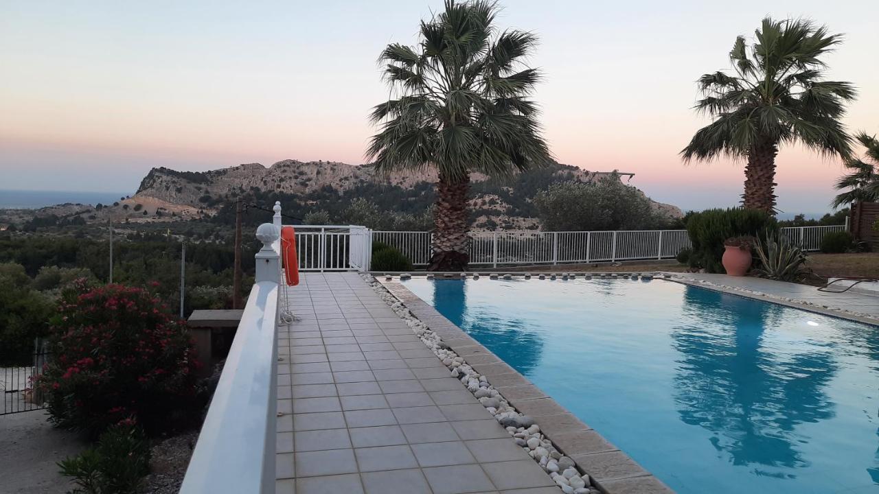 Villa Selene อาร์คานเยโลส ภายนอก รูปภาพ
